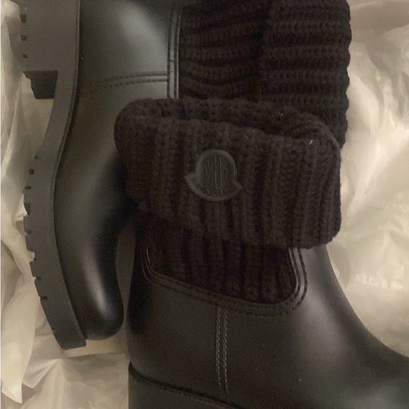 Monclear boots size 35. Worn once or twice. - Picture 4 of 5